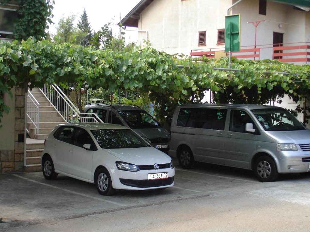 Apartments Lucija Stari Grad  Exteriör bild