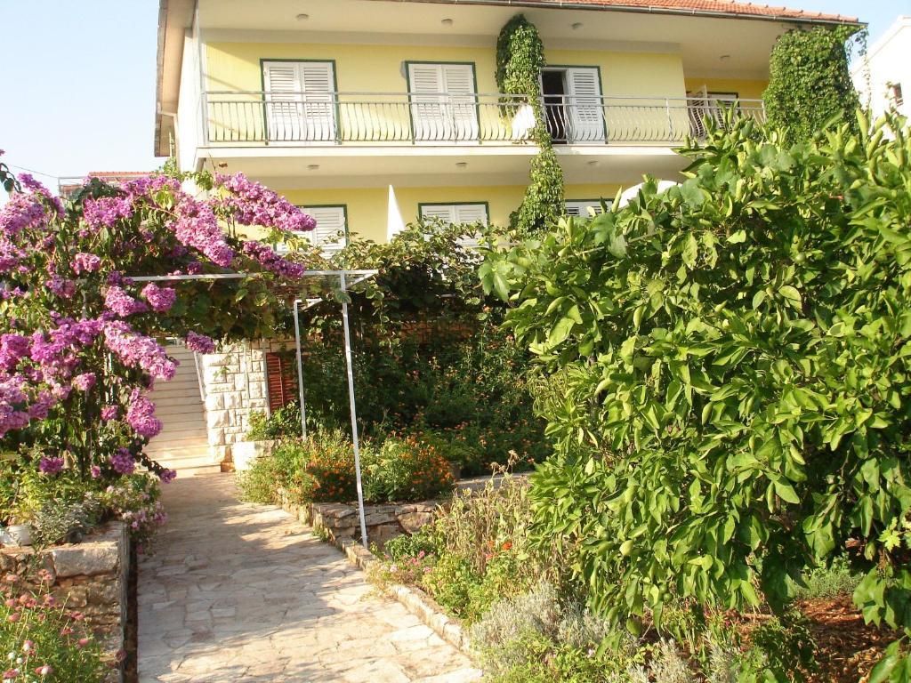 Apartments Lucija Stari Grad  Exteriör bild
