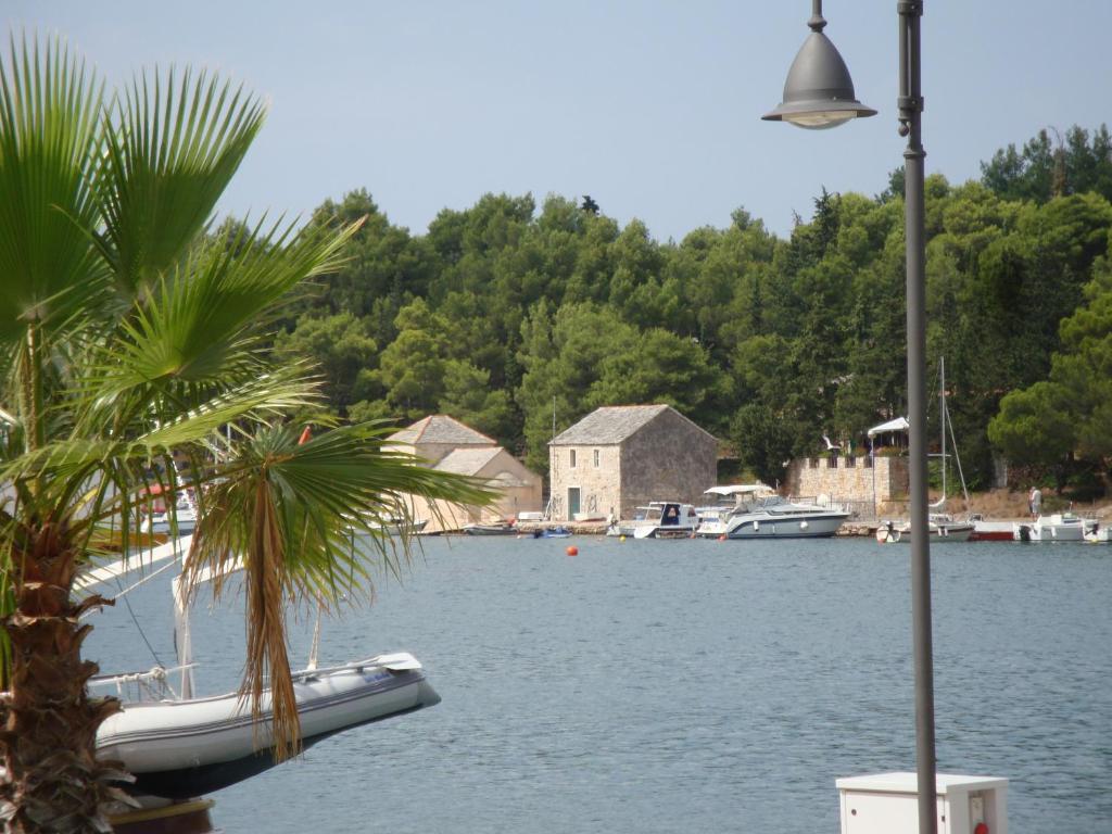 Apartments Lucija Stari Grad  Exteriör bild